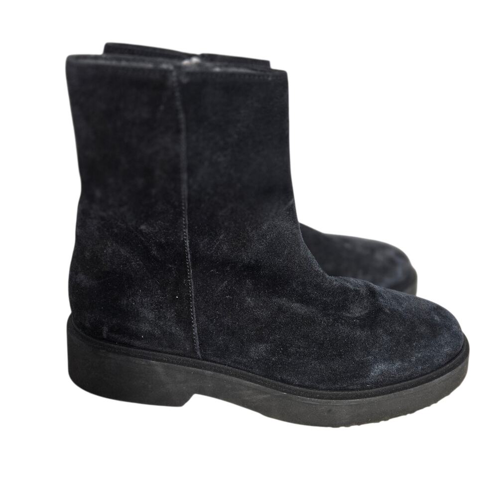 Aquatalia Maddie Ankle Boot Black Suede Round Toe Rubber Sole Classic Bootie 9.5